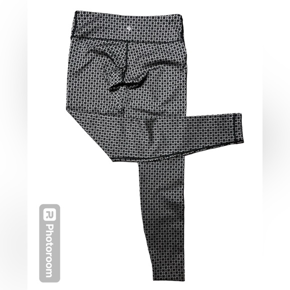 SOLD Lululemon Wunder Under Legging in Tri Geo Silver Spoon Black Size 6 - Picture 4 of 9